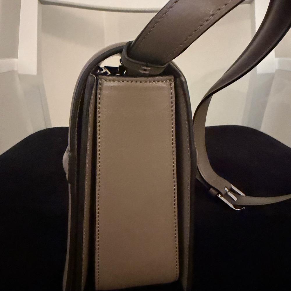 Toteme T-Flap Leather Shoulder Bag Taupe - Picture 6 of 14